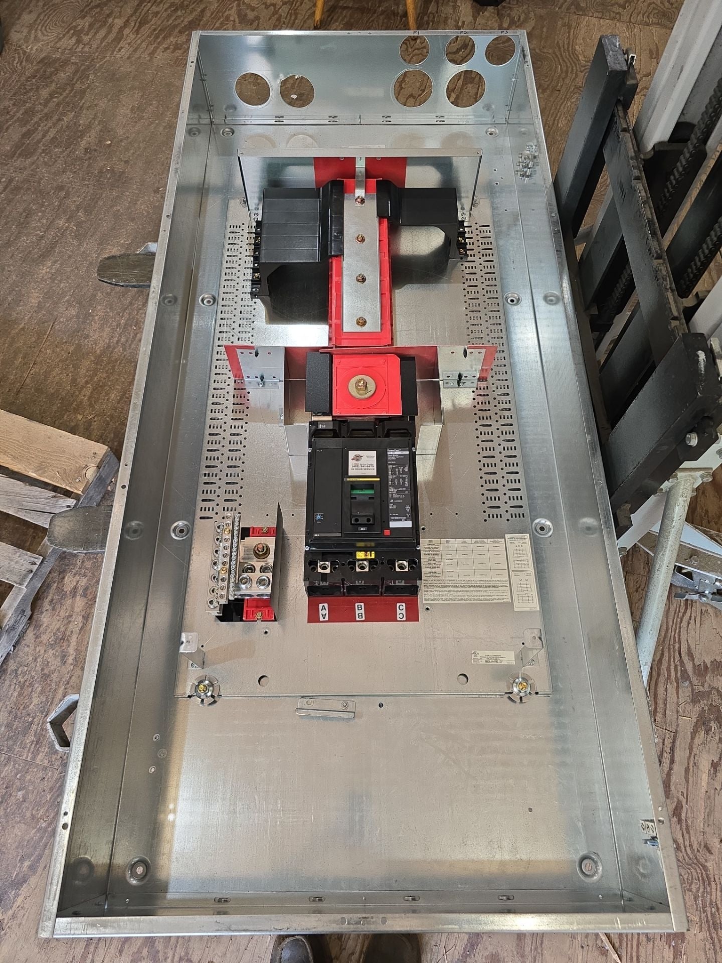 Square D I-Line Panelboard 450A 208/120V 3PH 4W MCB 450 Amp Panel 24 Cir MGP36450 Used
