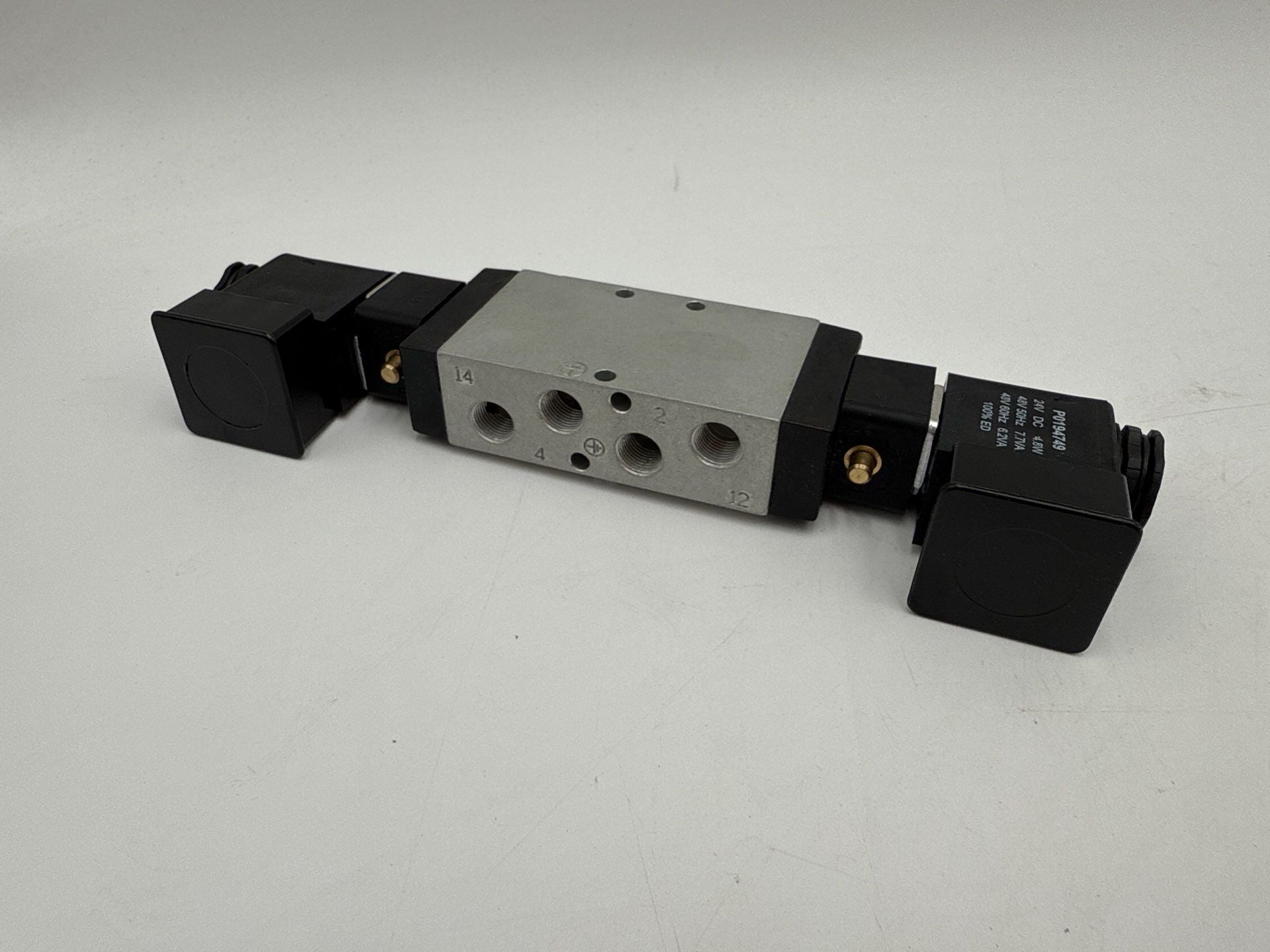 Parker P2LAX511EENDDB49 Viking Xtreme Series Pneumatic Solenoid Valve New