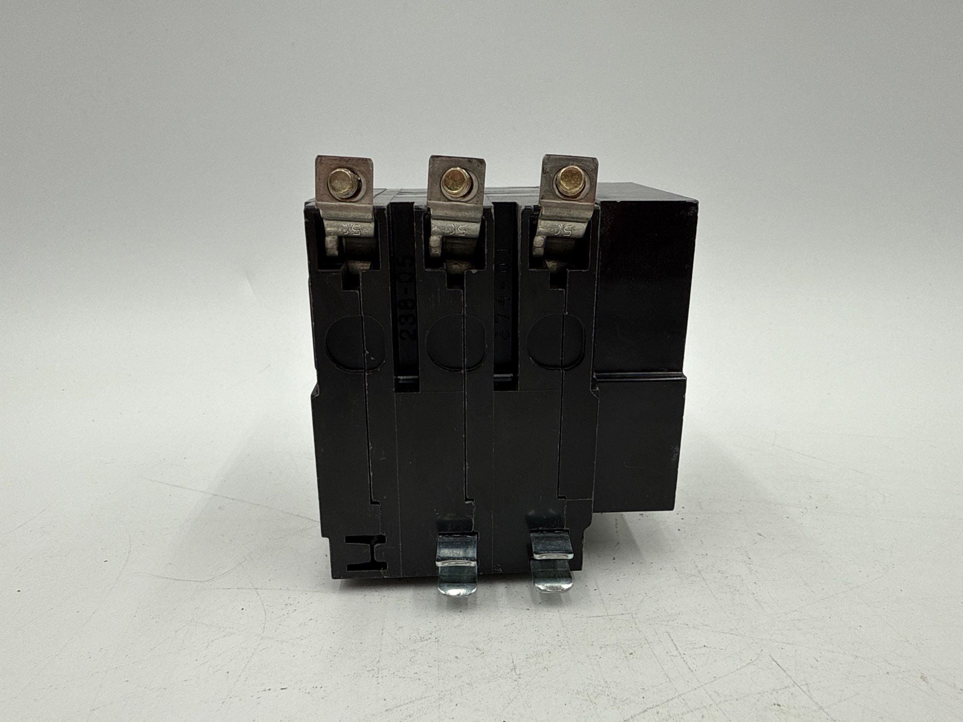 Square D QOB3351021 Circuit Breaker 35A 3P 240V Shunt Trip 35 Amp 3 Pole QOB Used