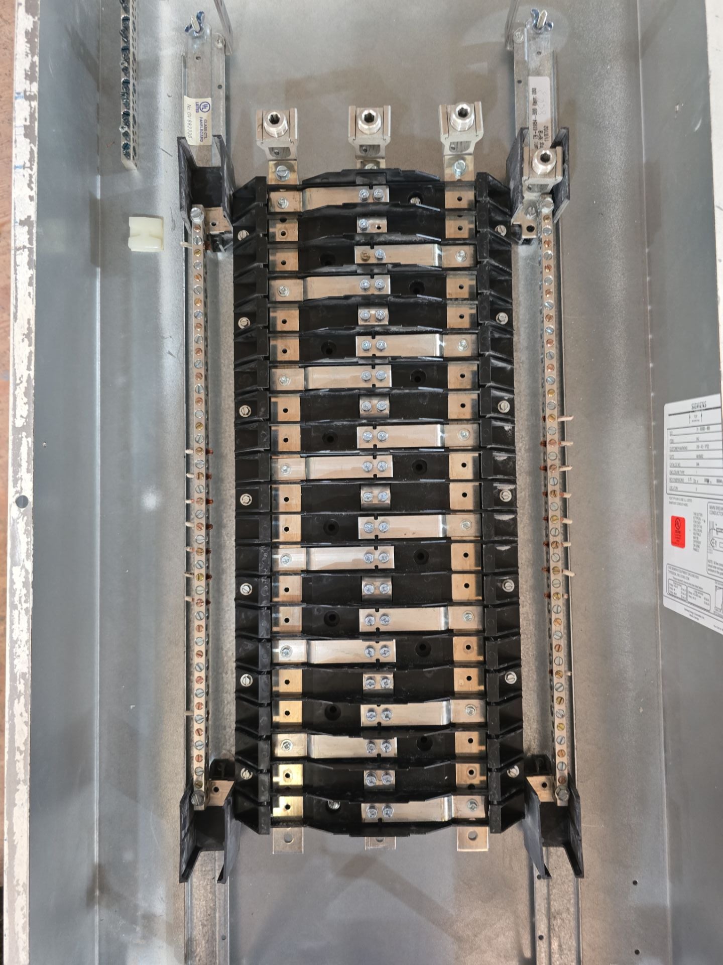 Siemens P1 P1C42ML250ABF Panelboard 250A 208/120V 3PH 4W MLO 42Cir 250 Amp Panel Used