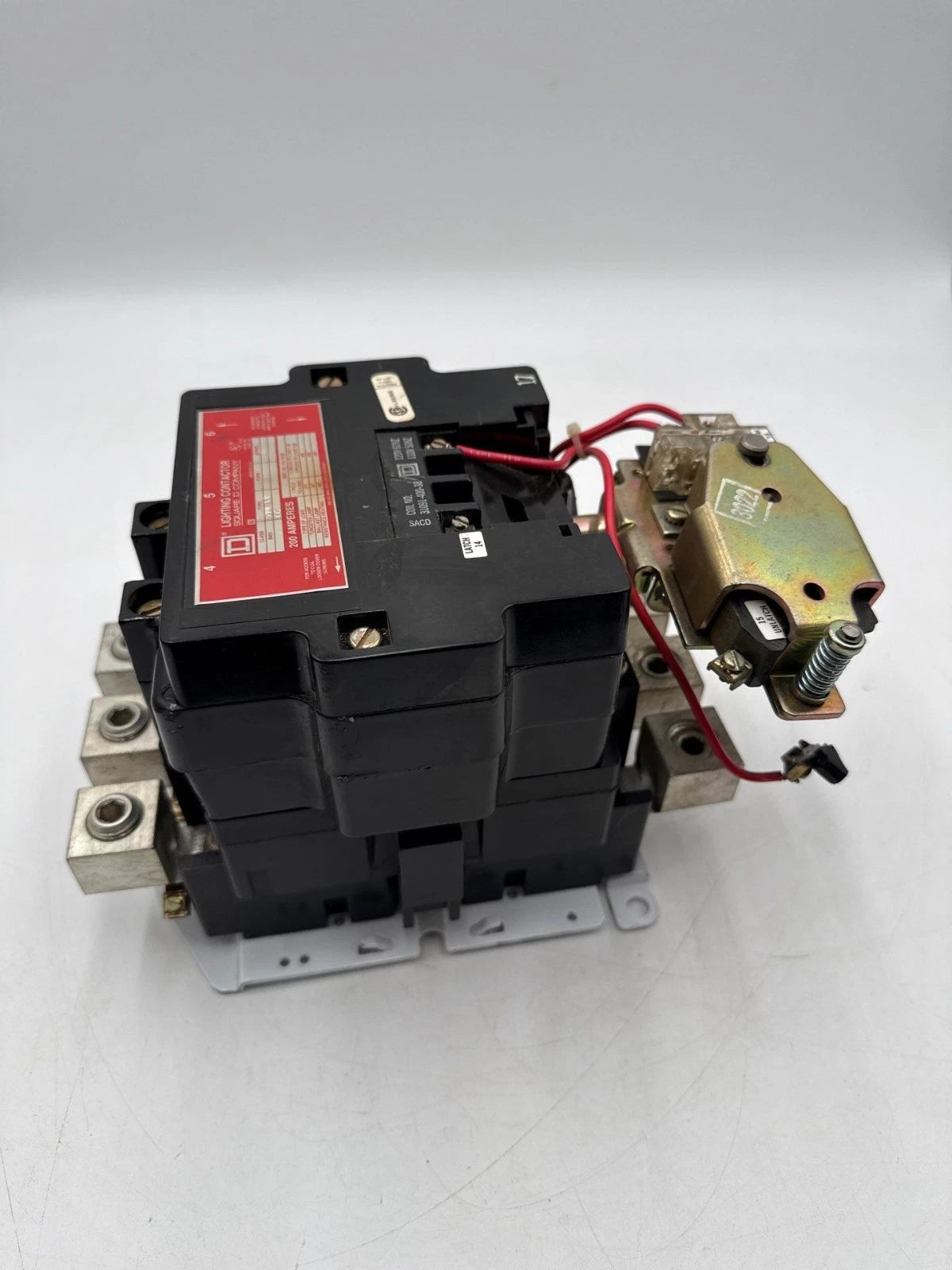 Sq D 8903SV011 Lighting Contactor Coil 110/120V 200A 3P 600V Mechanically Held Used