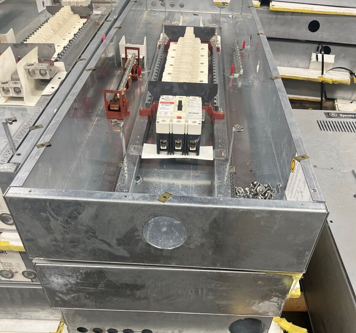 Cutler Hammer PRL2A Panelboard 400A 277/480V 3PH 4W Indoor Encl 42Cir MLO FD3225 P574 Used