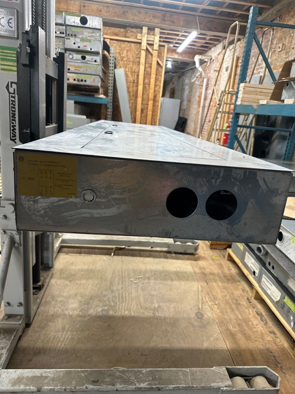 GE AQF3424CBX Panelboard 400A 208Y/120V 3PH 4W MCB Indoor Encl 42 Circuit 400Amp P312 Used