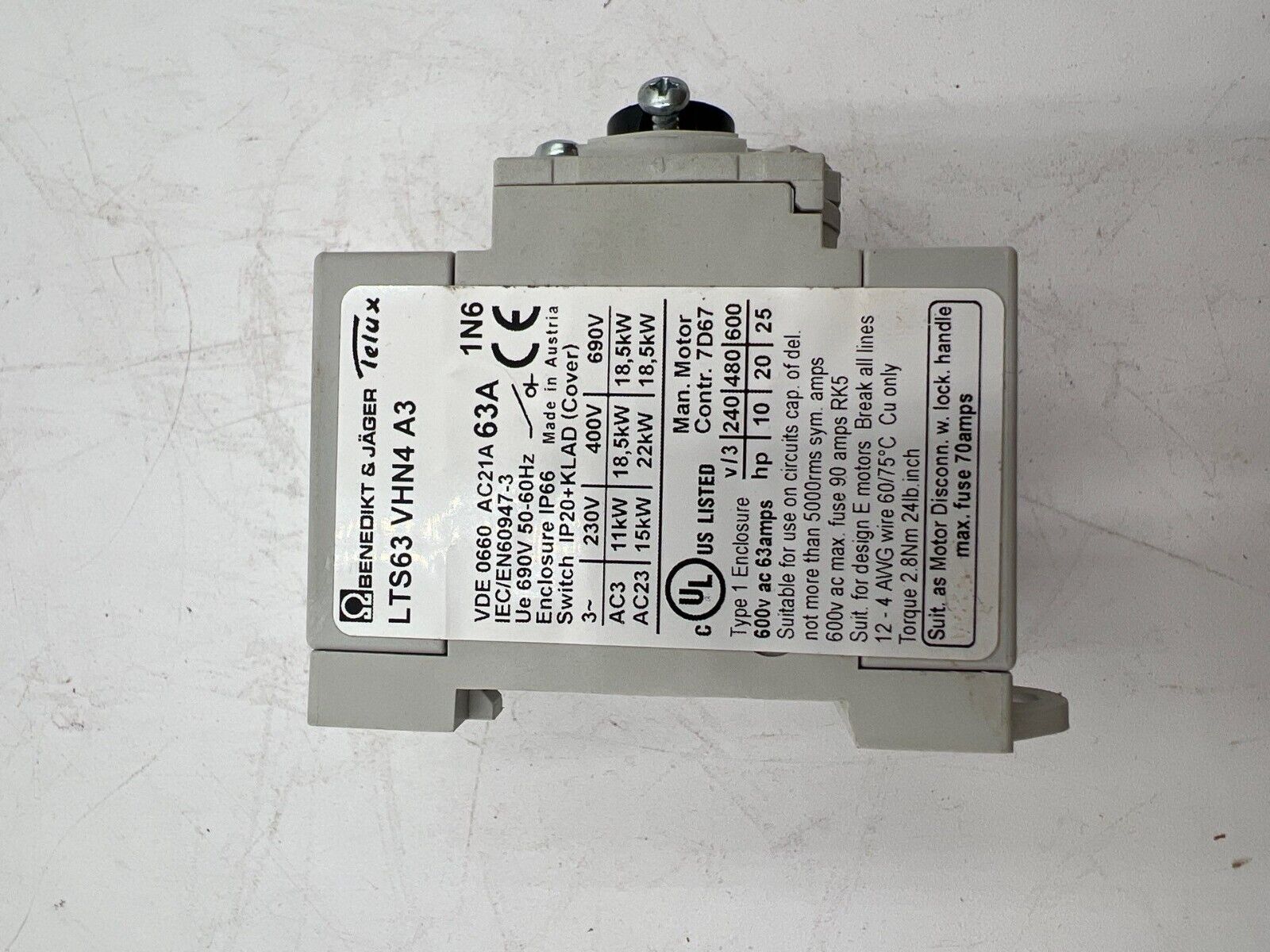 Bendikt and Jagar LTS63VHN4A3 New