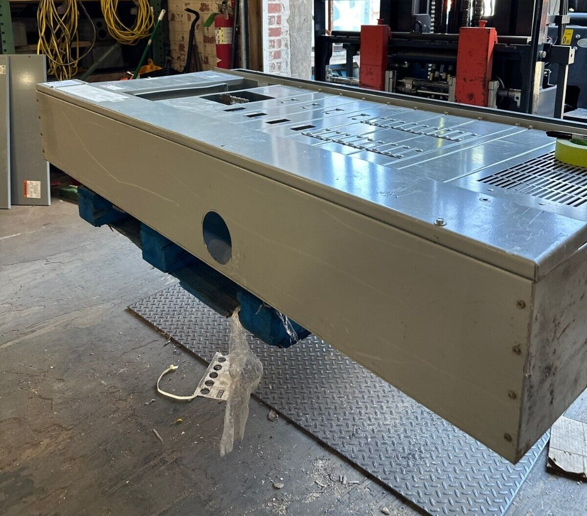 Eaton PRL4 Panelboard 800A 208Y/120V 3PH 4W 42 Circuit Indoor Encl BX3673P P547 Used