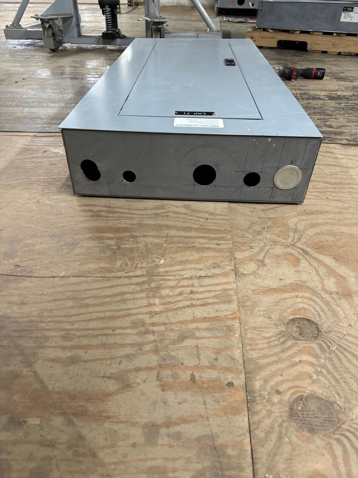 GE AQF3421ABX Panelboard 125A 208Y/120V 3PH 4W 42 CIR MCB THQB32100 Indoor Encl P009 Used