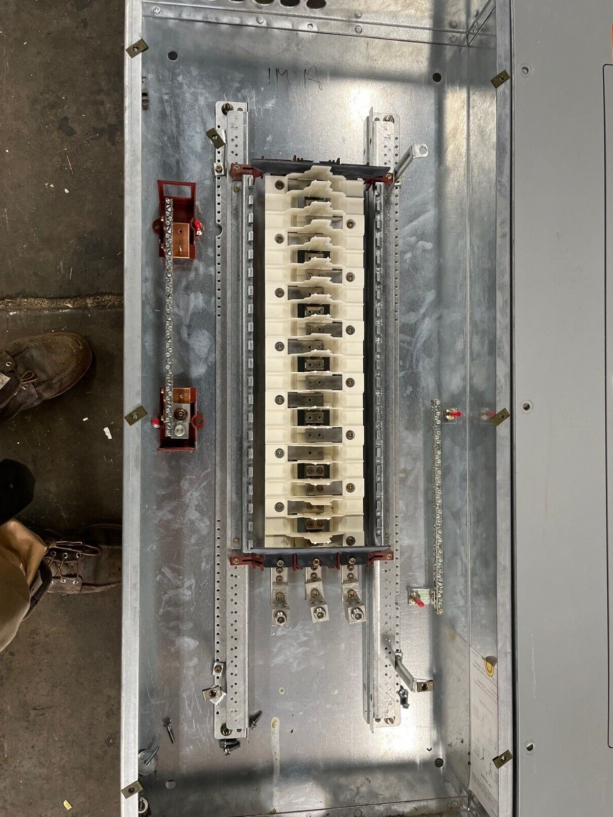 CH PRL2A Panelboard 225A 277/480V 4W 3PH Indoor Encl MLO YS2048 42 Circuit P593 Used