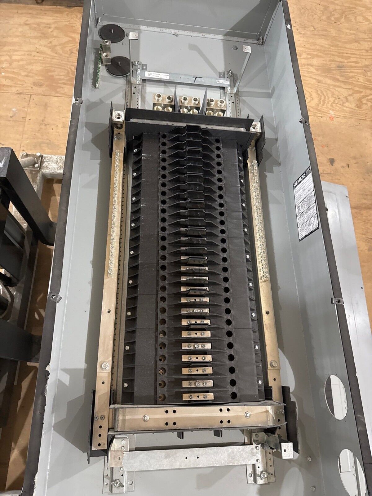 Siemens P3E62ML800ATS P3 Panelboard 800A 480/277V 3PH 4W 54 Cir 3R Outdoor Encl P132 Used