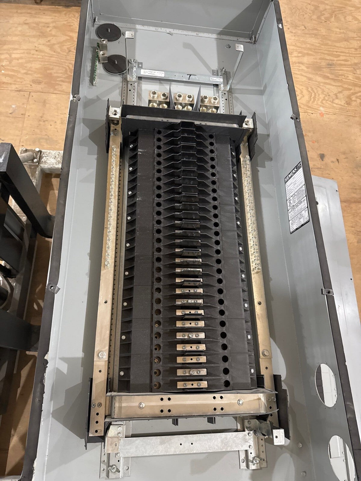 Siemens P3E62ML800ATS P3 Panelboard 800A 480/277V 3PH 4W 54 Cir 800 Amp Panel Used