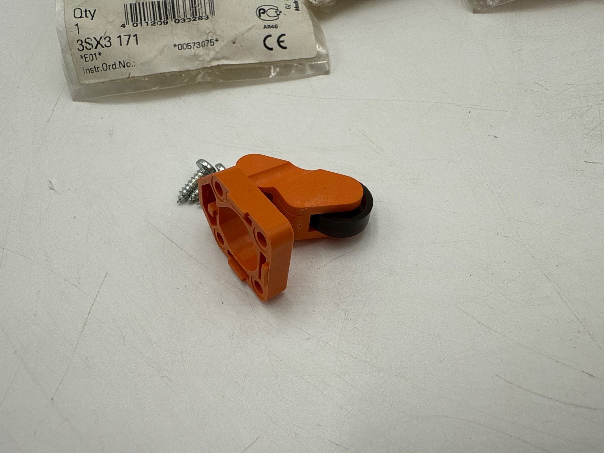 Siemens 3SX3 171 Actuator Head Pivot Arm Angle Roller Lever 10A 600V New