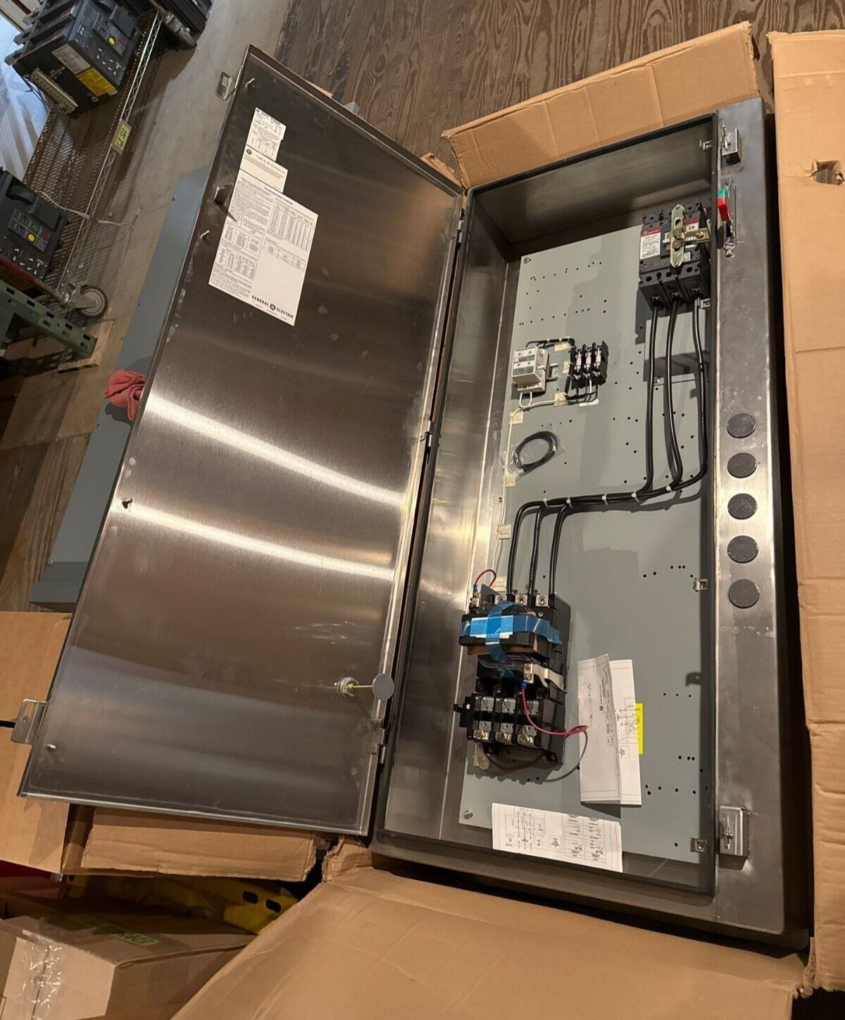 GE CR407ES Combo Starter NEMA Size 3 50HP 90A 600V SELA36AT0060 50A Breaker NEW New