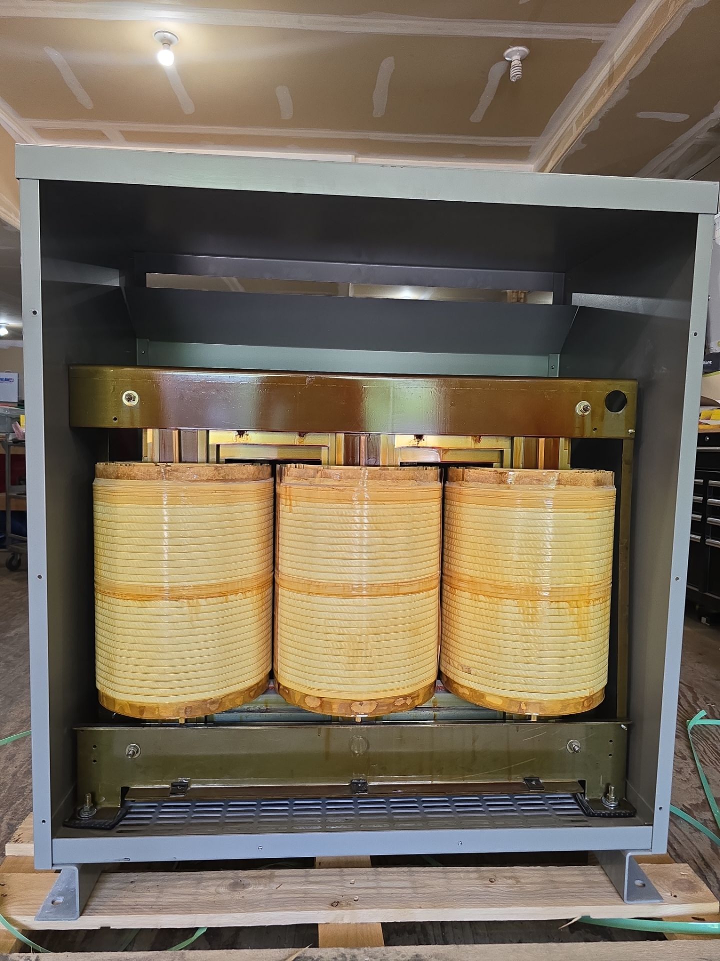 112.5kVA Siemens 3F3Y112K20 Transformer 3PH Pri 480V Sec 208/120V Indoor T267 Used