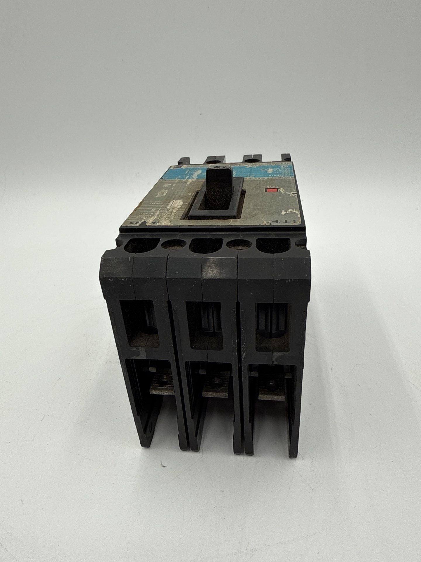 Siemens ITE ED23B015 Circuit Breaker 15A 3P 240V ED2 15 Amp 3 Pole Used