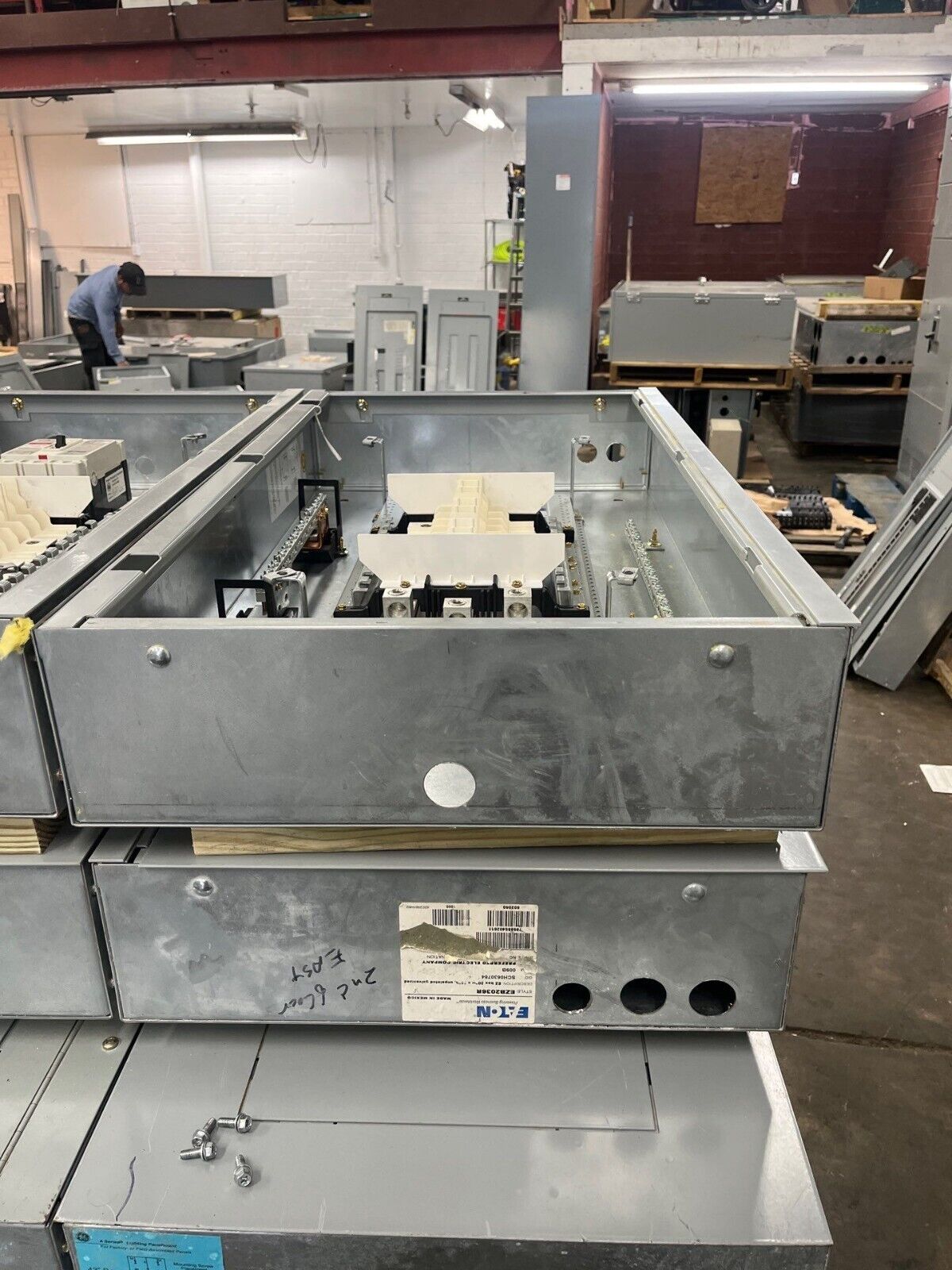 Eaton PRL2A Panelboard 125A 480/277V 3PH 4W Indoor Encl MLO 18 Circuit EZB2036R P598 Used