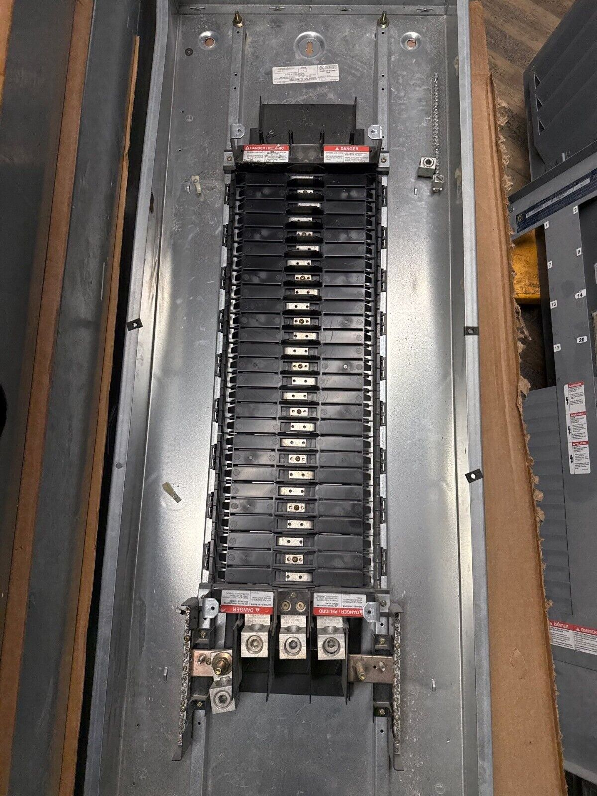 Square D NF Panelboard 400A 600/347V 3PH 4W MLO 54 Circuit Indoor Encl MH62 P564 Used