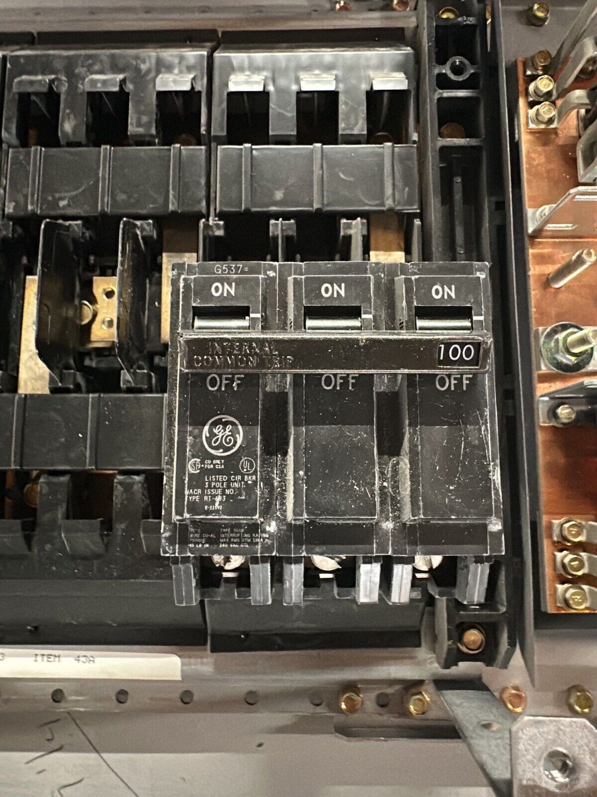 GE AQF3421ABX Panelboard 125A 208Y/120V 3PH 4W 42 CIR MCB Main THQB32100 Indoor P013 Used