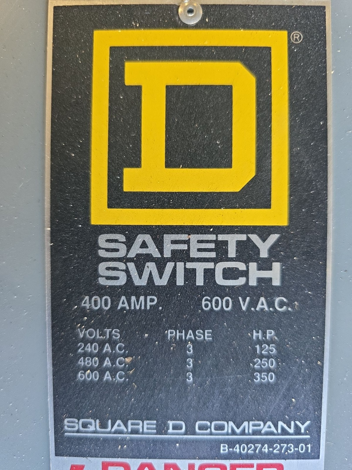 Square D HU365 Safety Disconnect Switch 400A 3P 600V Type 1 Indoor 400 Amp Used