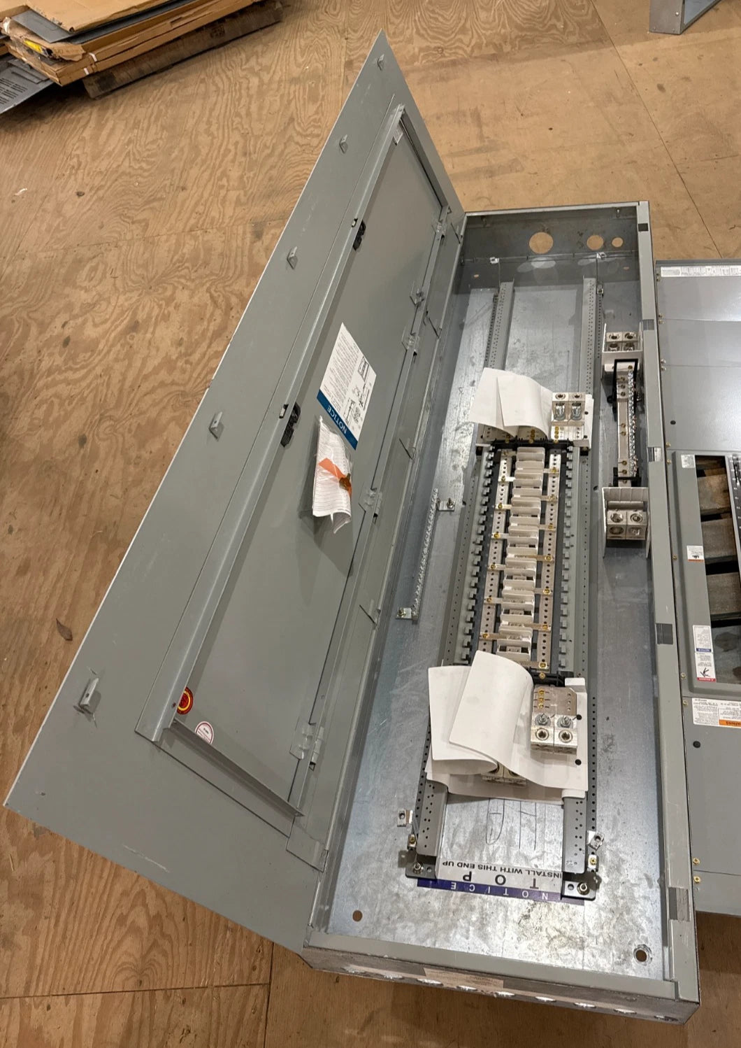 Eaton PRL1A Pow-R-Line Panelboard 400A 208/120V 3PH 4W MLO Panel 400 Amp 42 Cir Used