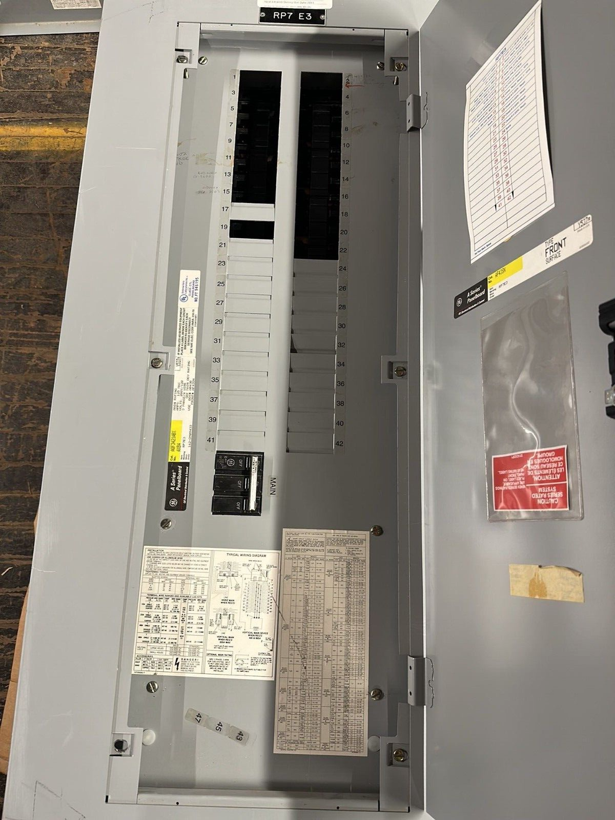 GE AQF3421ABX Panelboard 125A 208Y/120V 3PH 4W 42 CIR MCB THQB32100 Indoor Encl P006 Used