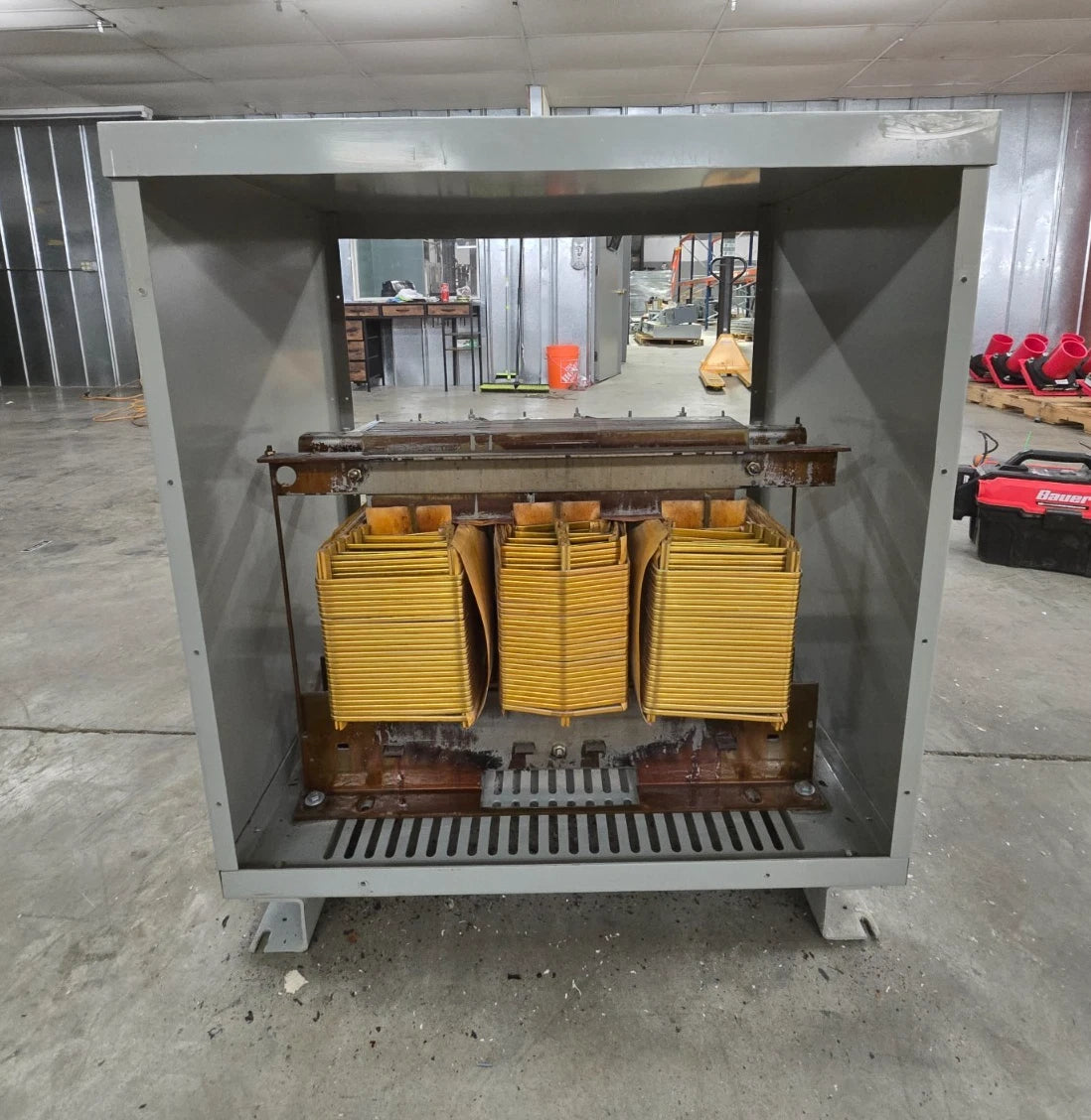 75KVA GE 9T23B3874 Transformer Pri 480V Sec 208/120V 3PH Indoor Encl Type QL Used