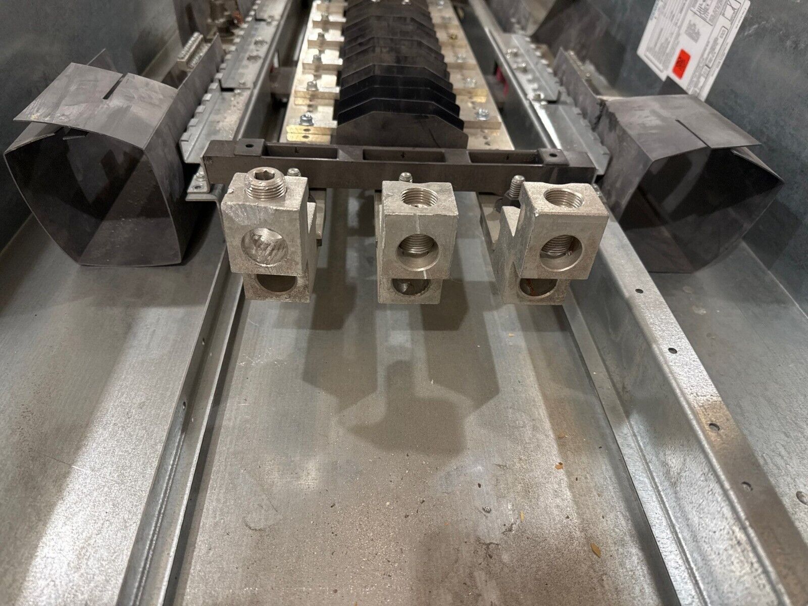 Siemens SEE42ML400ATS Panelboard 400A 480/277V 3PH 4W 42Cir MCB Indoor Encl P662 Used