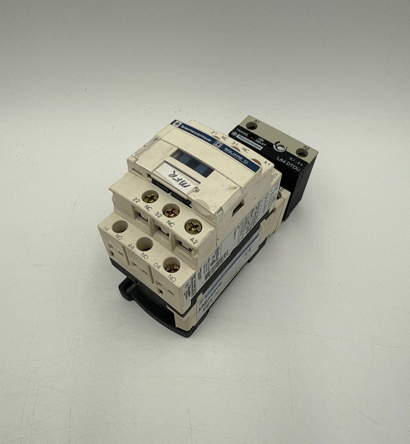 Telemecanique CAD32G7 Contactor 10A 600V 3P Coil 120V Mounting Adapter LAD4BBVG Used