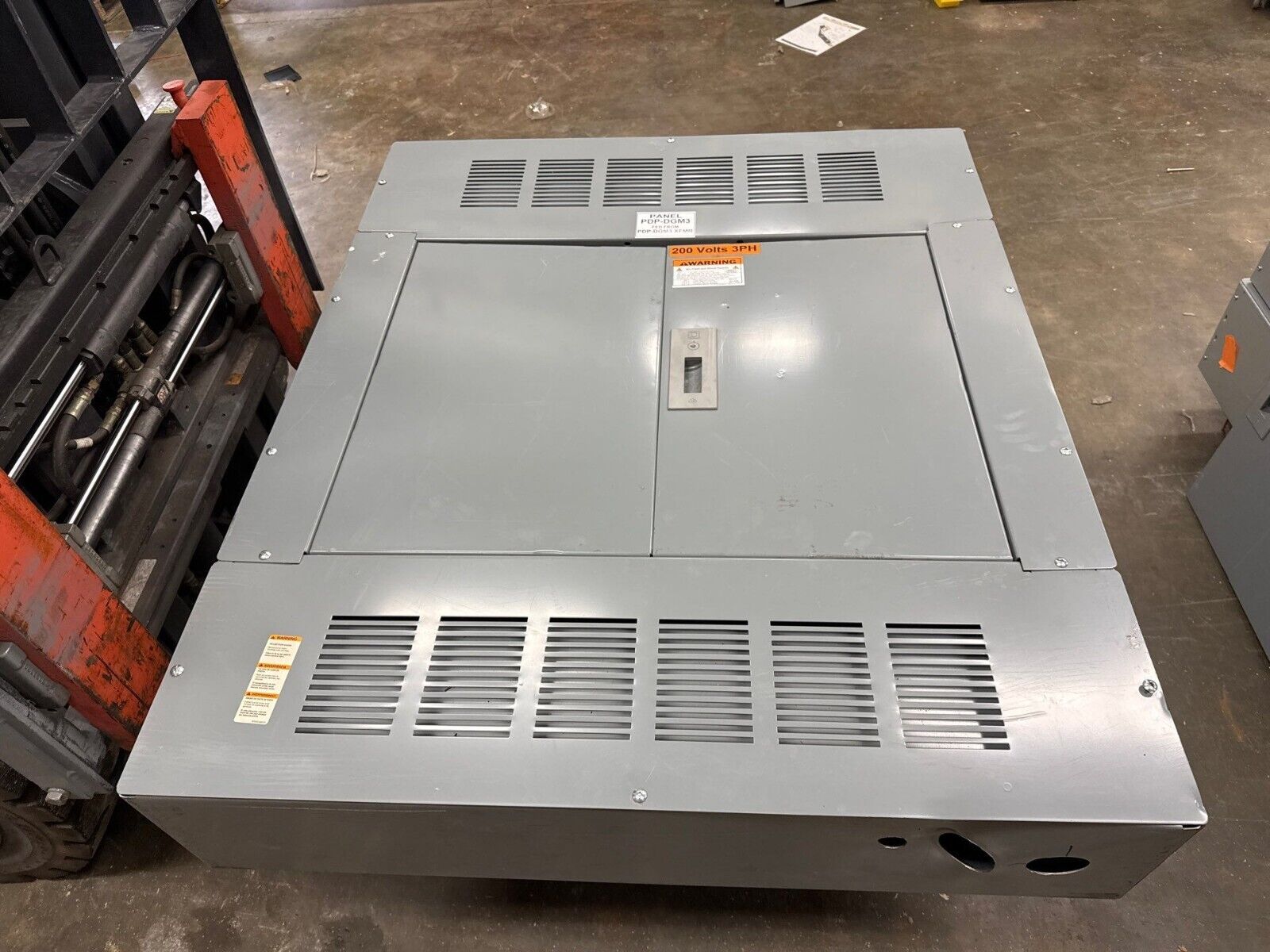 Square D I-Line Panelboard 300A 208/120V 3PH 4W 18 Cir Indoor Encl MCB LA36300 P439 Used