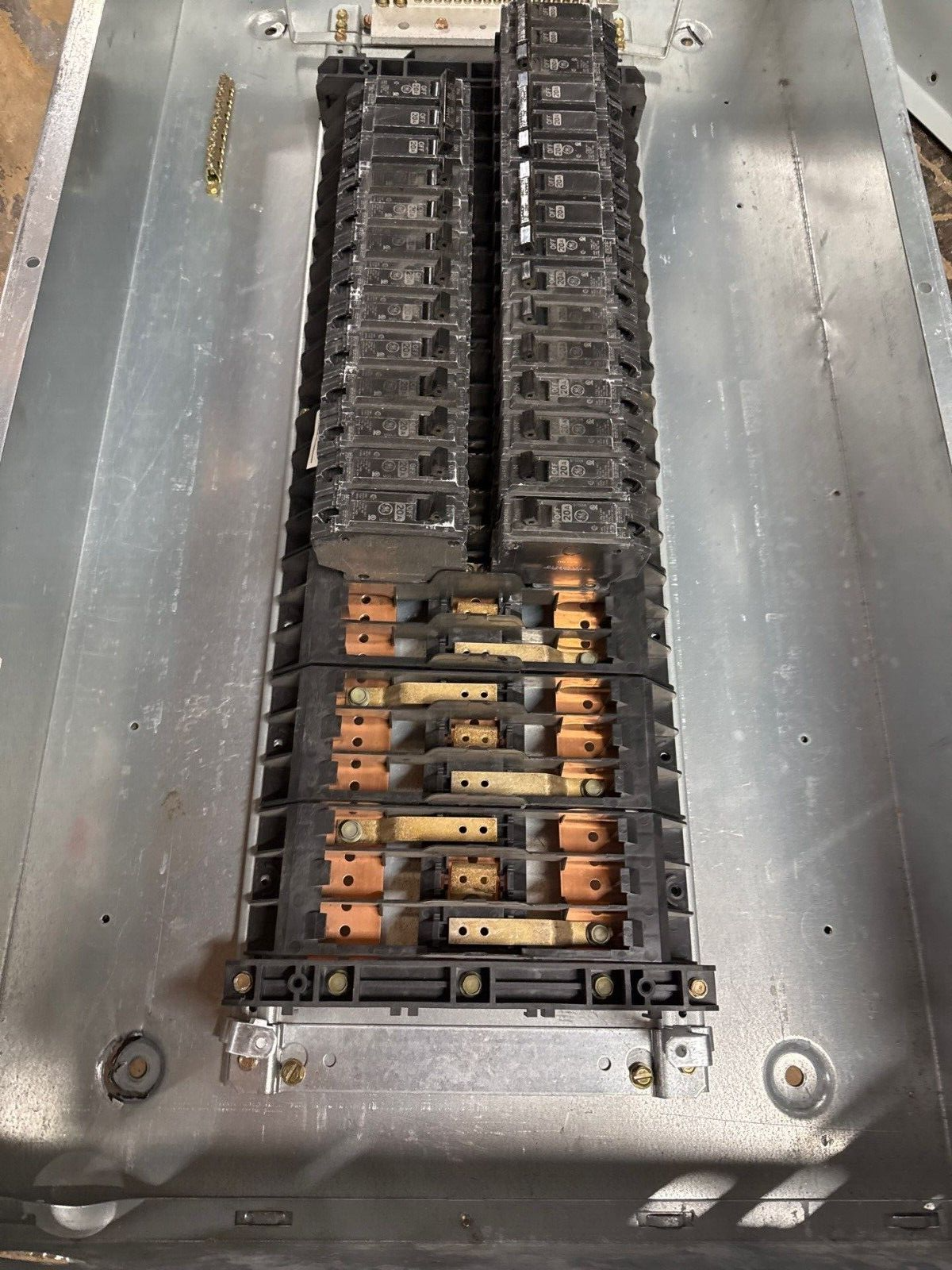 GE AQF3421ATX Panelboard 125A 208/120V 3PH 4W MCB THQB32100 Indoor Encl 42 Cir Used