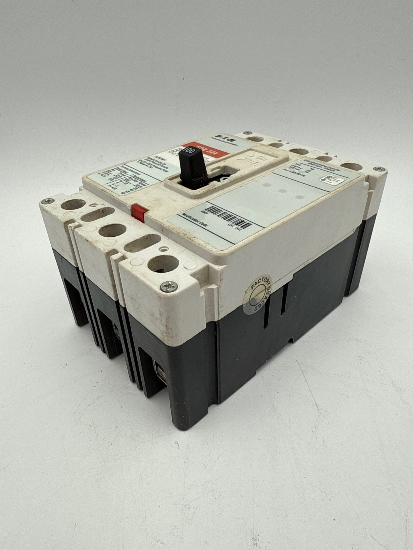 Eaton EDB3100BP10 Circuit Breaker 100A 3P 240V EDB 22k 100 Amp 3 Pole Used