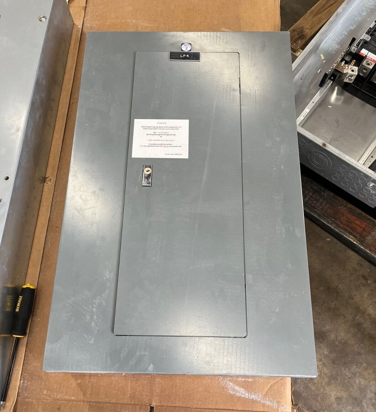 Square D NQOD430M100CUNL Panelboard 100A 208/120V 3PH 4W Indoor Encl MCB 30 Cir P569 Used