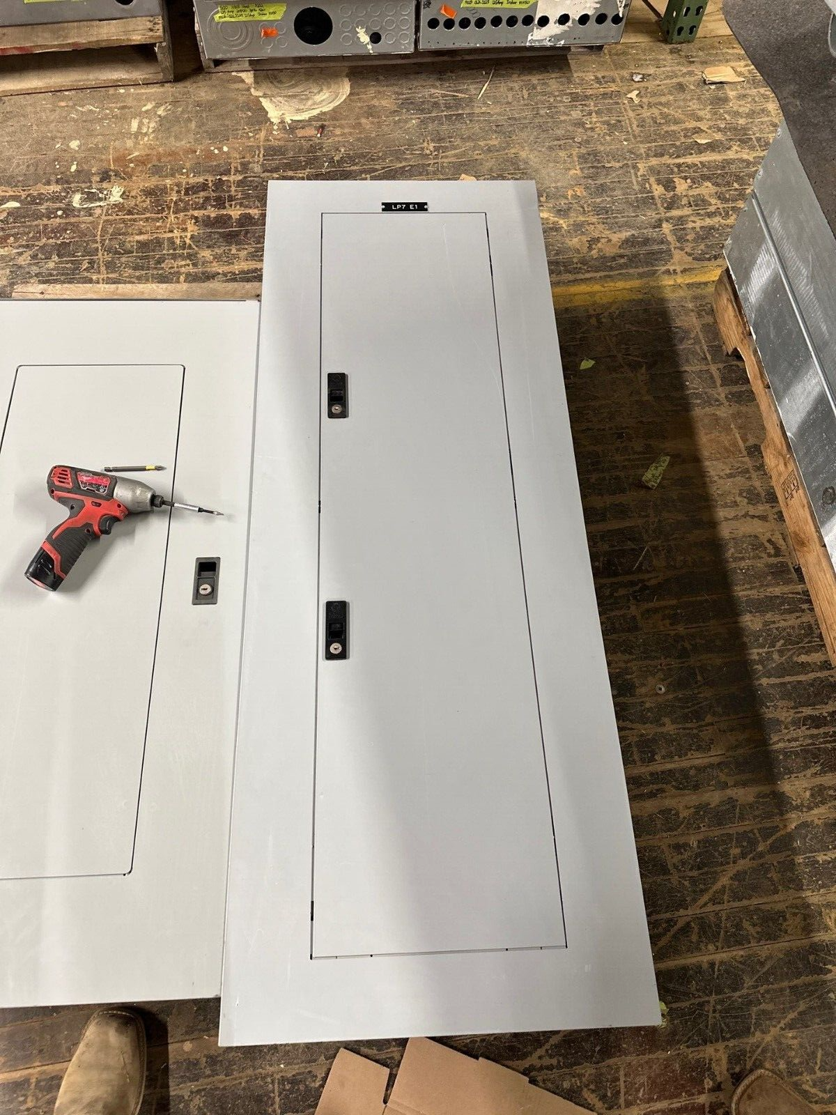 GE AEF3422DBX Panelboard 225A 480Y/277V 3PH 4W Indoor Encl 42 Circuit MCB AB55B P043 Used