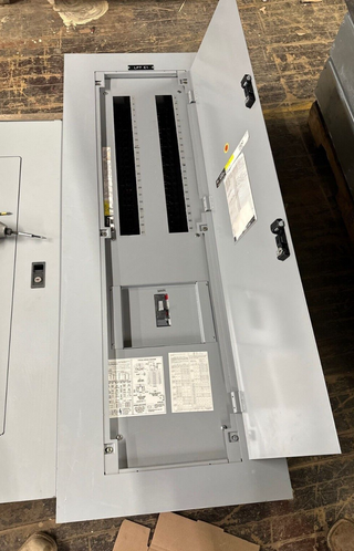 GE AEF3422DBX Panelboard 225A 480Y/277V 3PH 4W Indoor Encl 42 Circuit MCB AB55B P043 Used