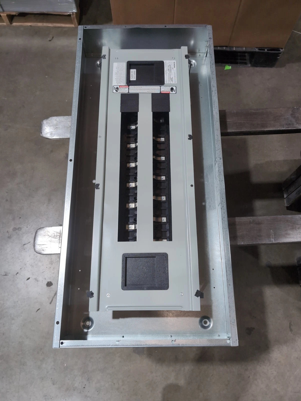 Siemens P1E42ML250ABST P1 Panelboard 250A 480/277V 3PH MLO Panel 250 Amp 42 Cir New