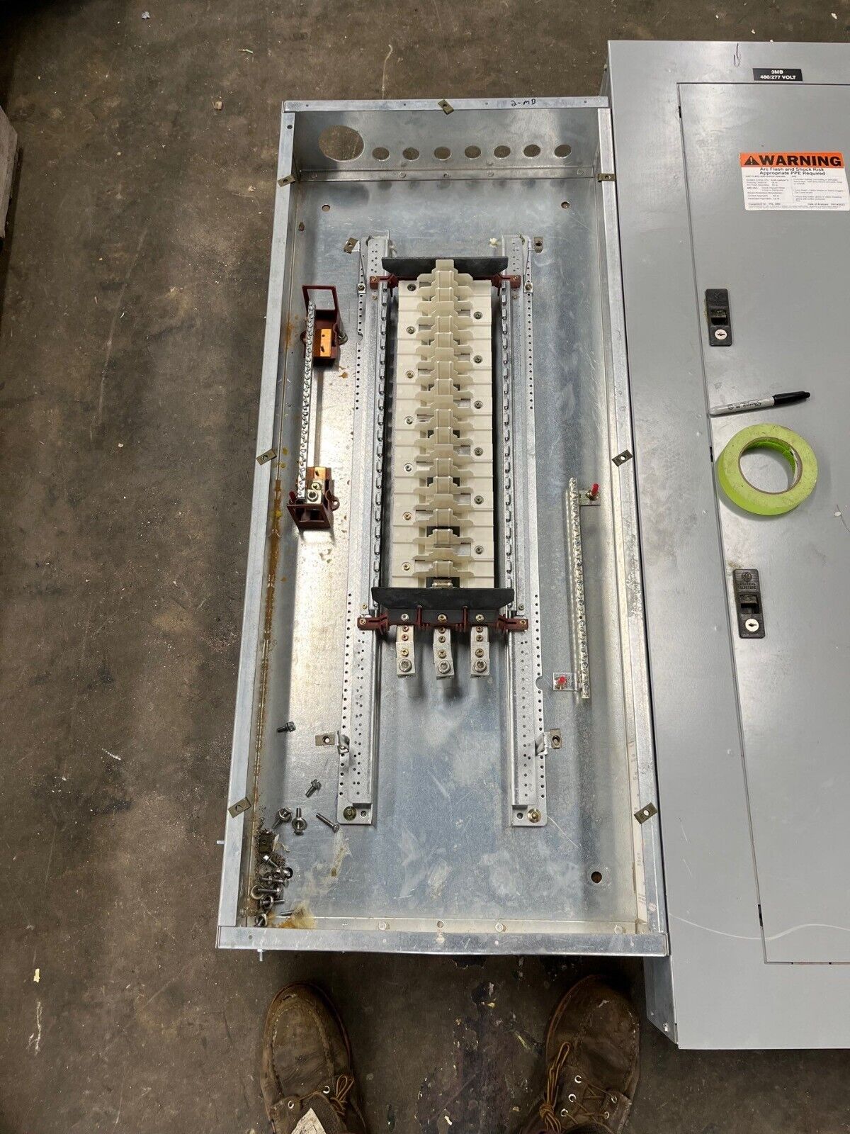 Eaton PRL2A Panelboard 225A 277/480V 3PH 4W Indoor Encl 42 Circuit MLO YS2048 P601 Used