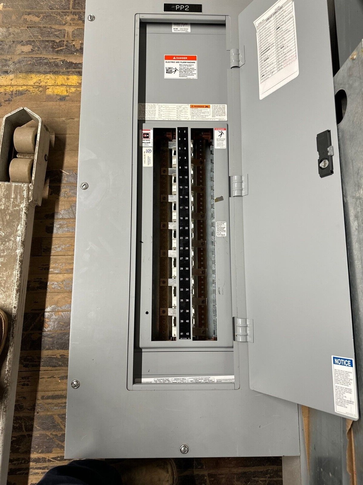 Eaton PRL1A Panelboard 100A 120/208V 3PH 4W 100 Amp MLO 42 Circuit Main Lug P129 Used