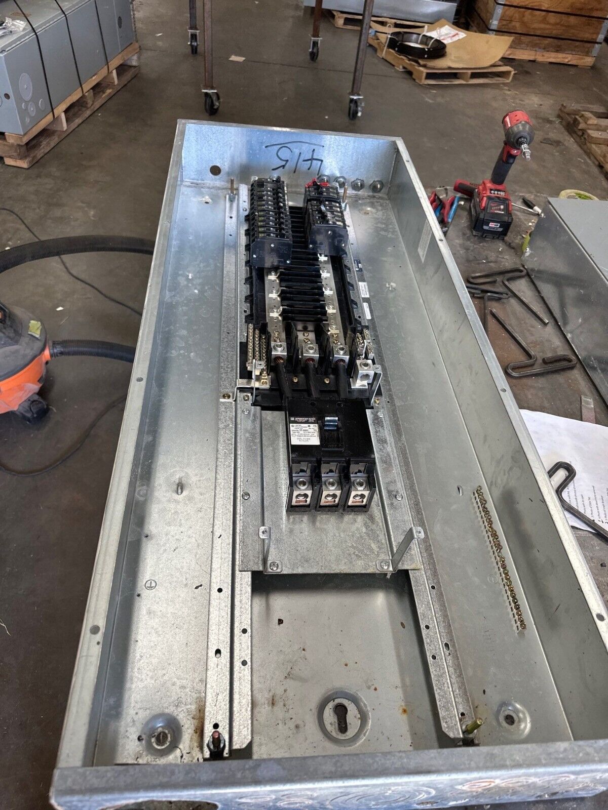 Square D NQOD442M225 Panelboard 225A 208/120V 3PH 4W MCB 42 Circuit Indoor Encl P381 Used