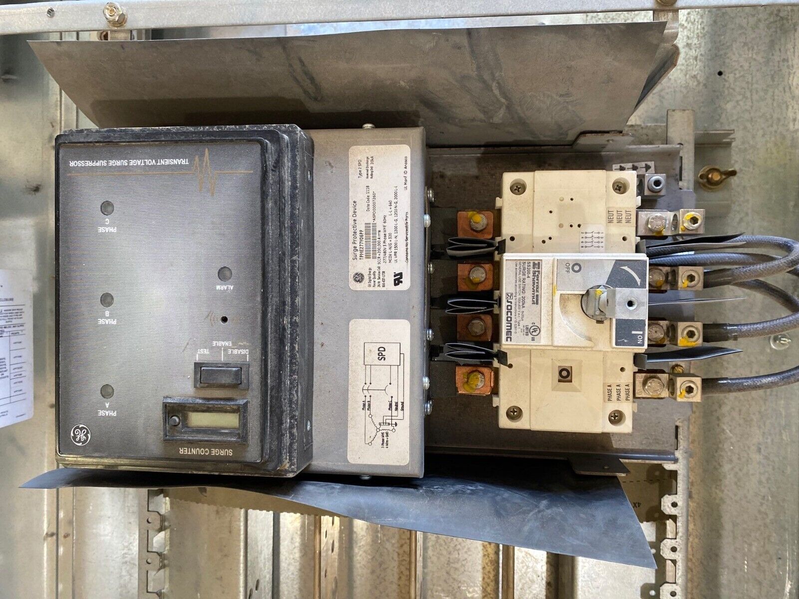 GE APNB Bolt On Panelboard 400A 480/277V 3PH 4W Indoor Encl MCB SGLA36AT0400 P497 Used