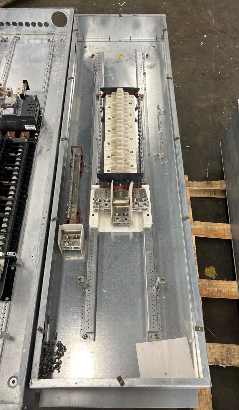 Cutler Hammer PRL2A Panelboard 400A 277/480V 3PH 4W Indoor Encl MLO 42 Circuit P587 Used