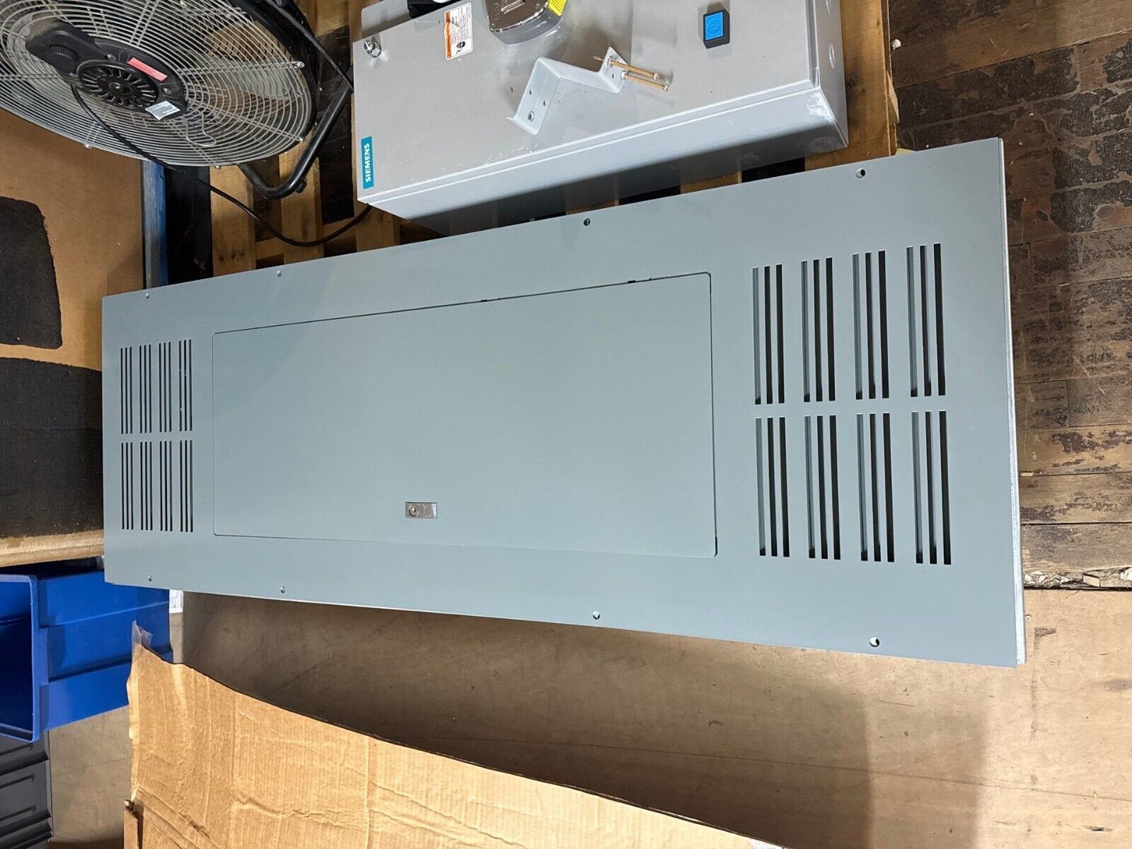 Square D NF442L4C NF Panelboard 400A 600Y/347V 3PH 4W 42 Cir Indoor Encl MLO P657 New