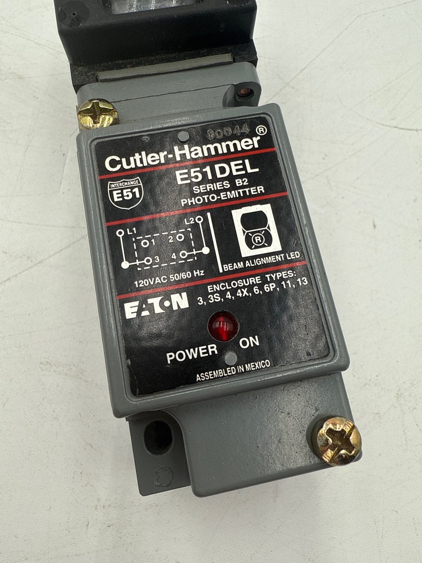 Cutler Hammer E51DEL Thru-Beam Head & Body Photoelectric Switch New