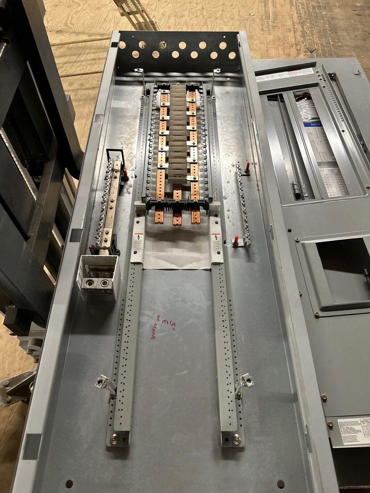 Cutler Hammer PRL1A Panelboard 400A 208Y/120V 3PH 4W Indoor Encl 42 Circuit MCB P473 New