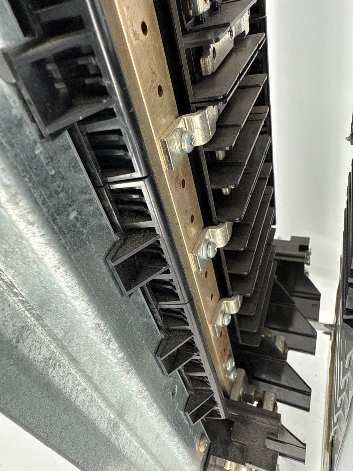 Square D NQOD442L225CU Interior Panelboard 225A 240V 3PH 4W 42 Space 225 Amp MLO Used