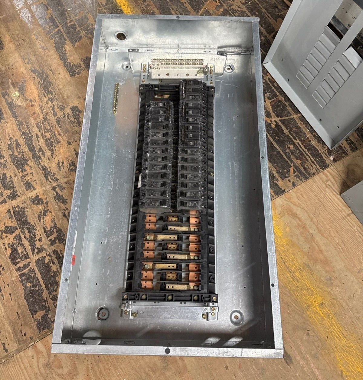 GE AQF3421ATX Panelboard 125A 208/120V 3PH 4W MCB THQB32100 Indoor Encl 42 Cir Used