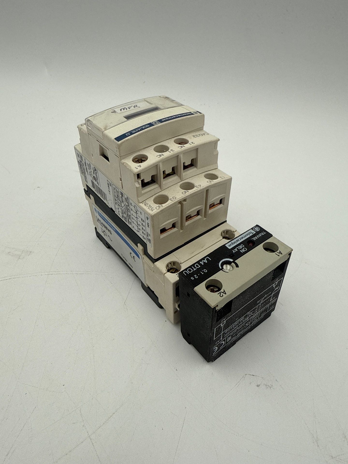 Telemecanique CAD32G7 Contactor 10A 600V 3P Coil 120V Mounting Adapter LAD4BBVG Used