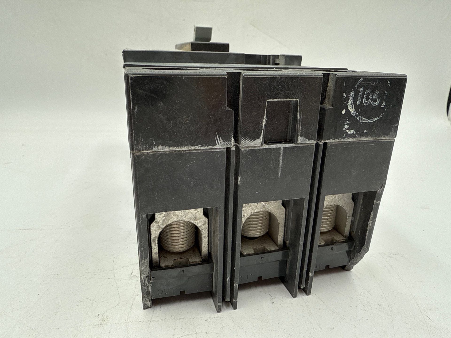 GE SFLA36AT0250 Circuit Breaker 250A 3P 600V Frame 250 Amp 3 Pole CHIPPED Used