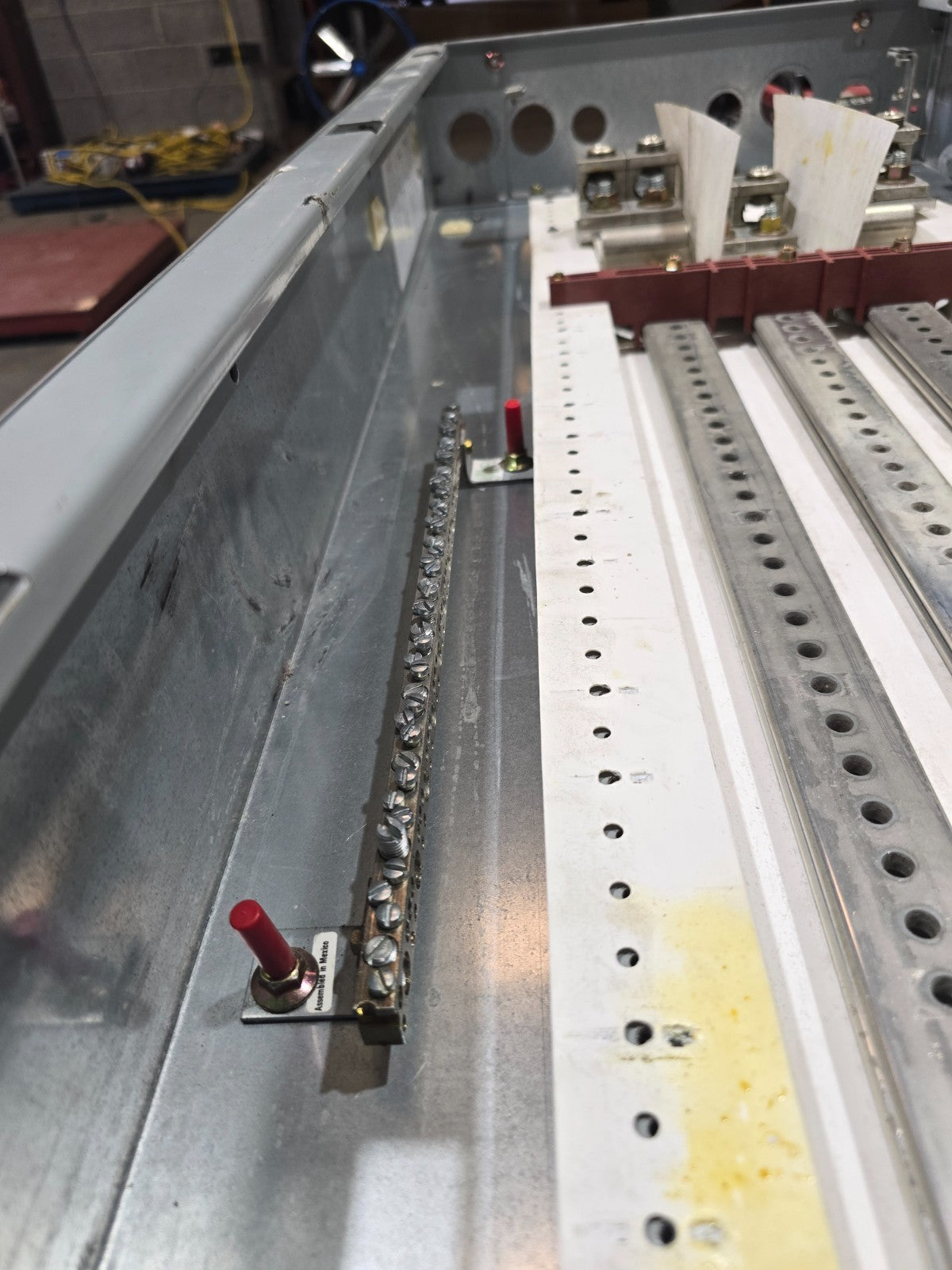 Eaton PRL3A Panelboard 600A 480V 3PH 3W MLO 600 Amp Panel EZB2060R Indoor Encl Used