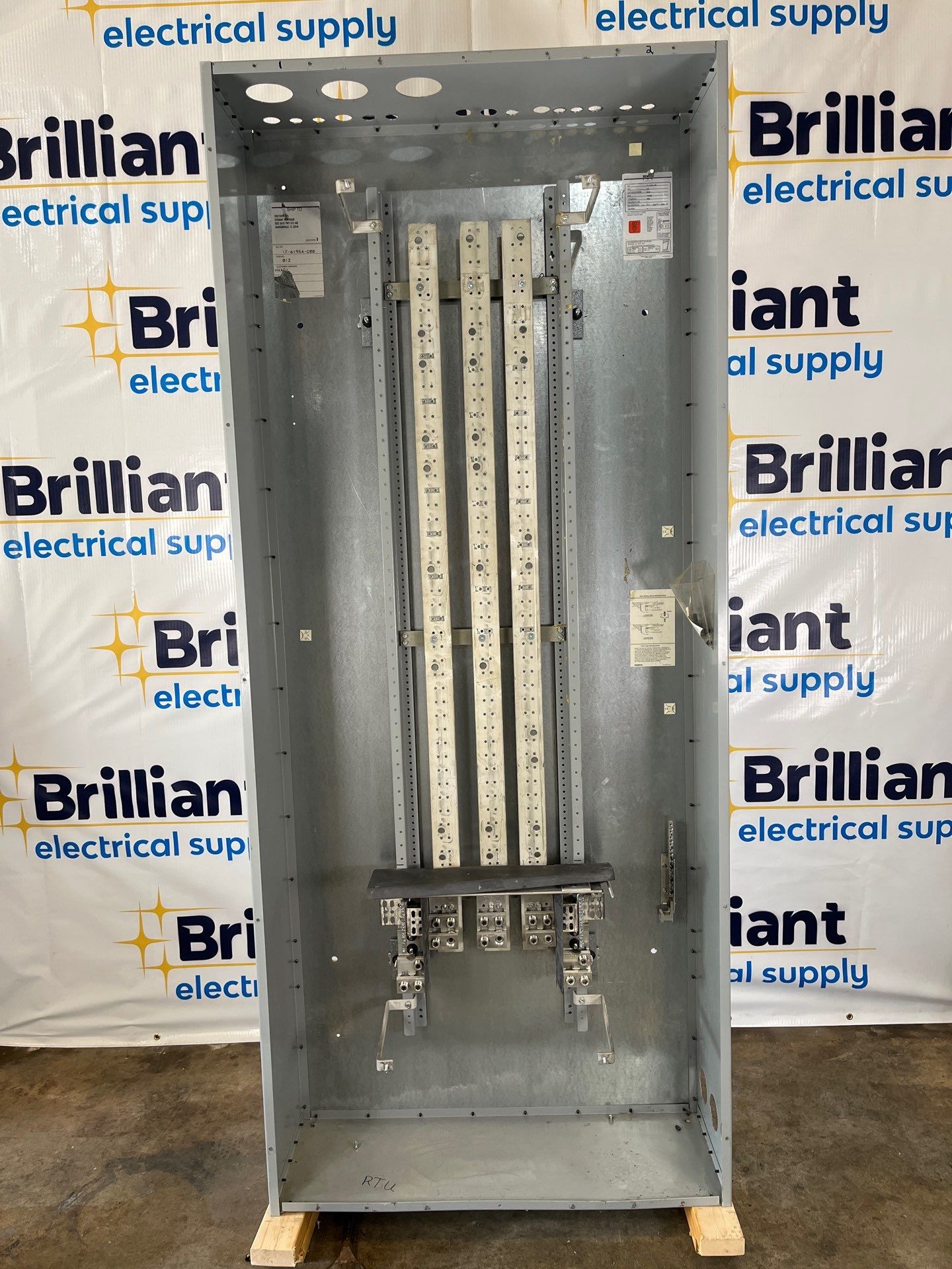 Siemens S5E90LM700ATS S5 Panelboard 800A 480/277V 3PH 4W MLO Indoor Encl B890 Box Used