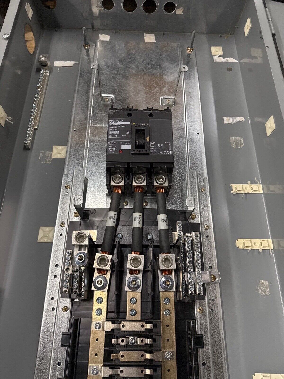 Square D NQOD442L225CU Panelboard 225A 240V 3PH 4W 42 Cir MCB 3R Outdoor Encl P636 Used