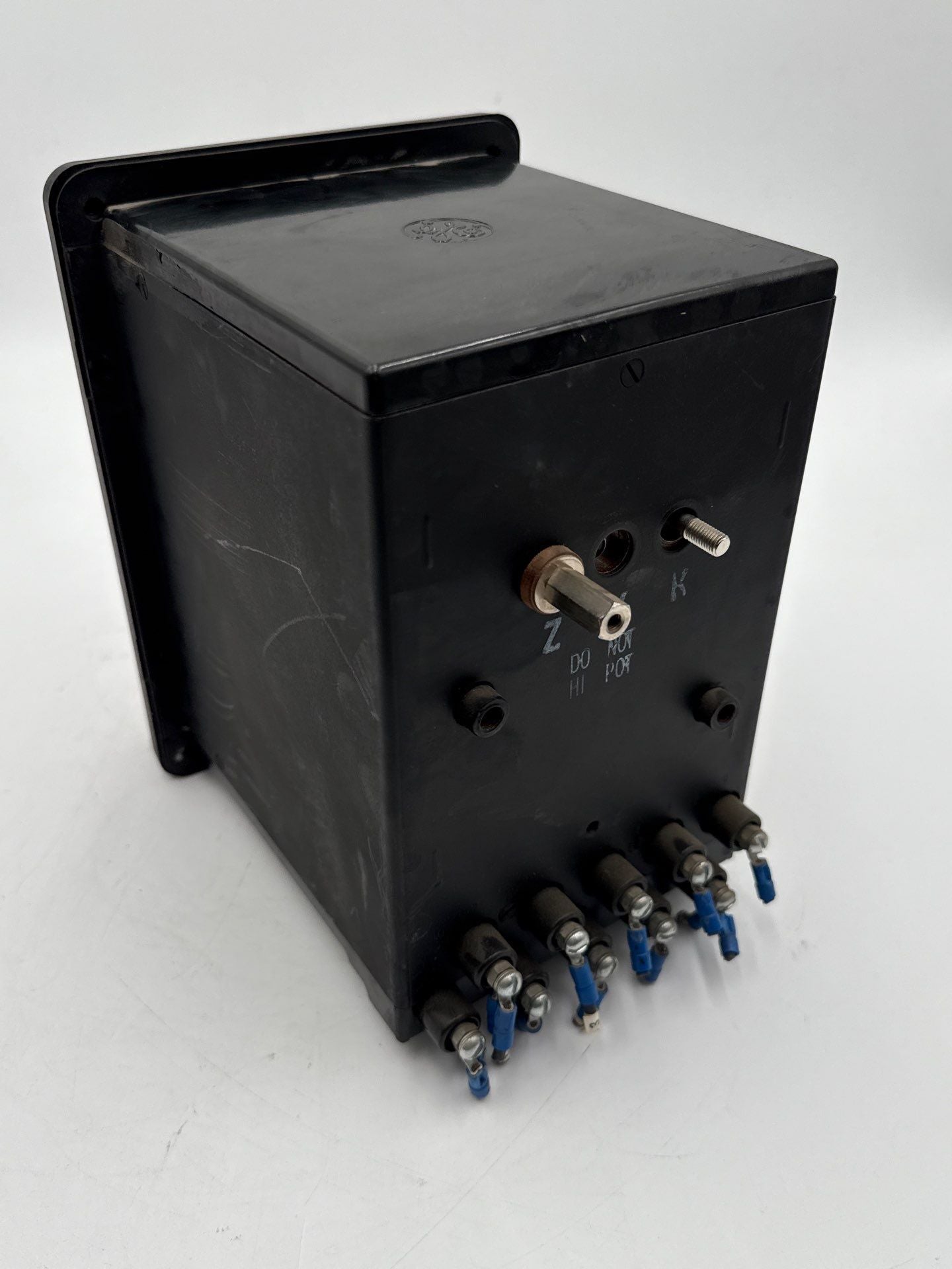 GE 703X67G160 2 Stator Watthour Meter 120V 60Hz DSM-65 Relay M-90 Kilowatthour Used