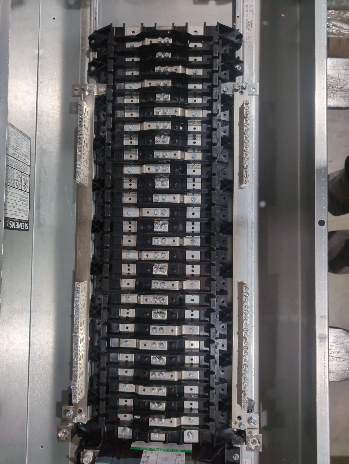 Siemens P1 Panelboard 250A 208/120V 3PH MCB Panel 250 Amp 54 Cir P1C54VA250ABST New